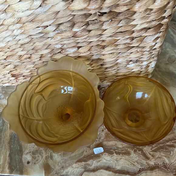 Frosted Amber Cabbage Covered Dish - Picture 3 of 7